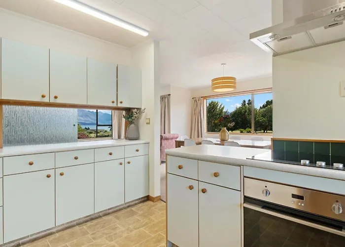 View With A Games That Sleeps 8 * Wanaka