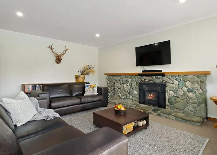 View With A Games That Sleeps 8 Holiday home Wanaka