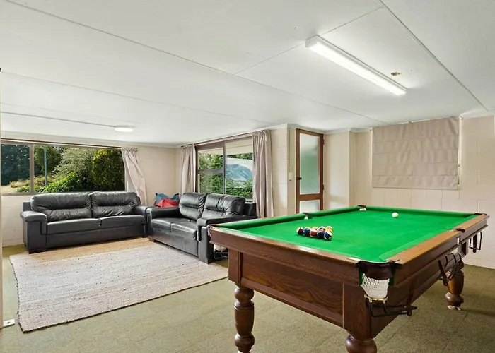 View With A Games That Sleeps 8 Wanaka