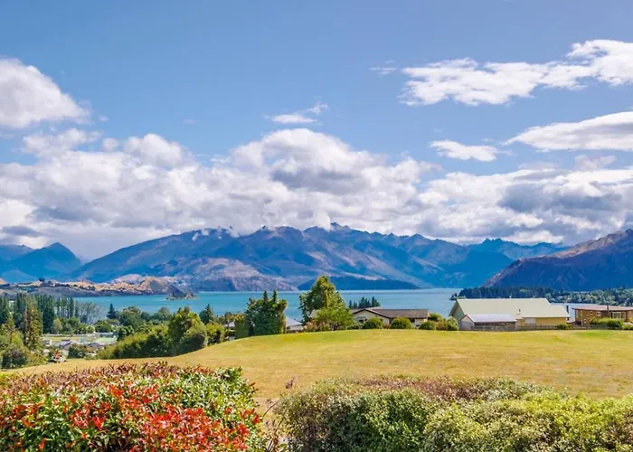View With A Games That Sleeps 8 * Wanaka